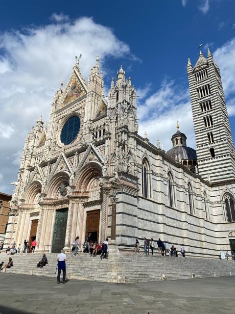 Siena: private tour of the treasure chest of Tuscany - Facciatone photo stop: a quick pause with the right context